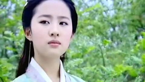 胡歌的《逍遥叹》,前奏一起,瞬间就带回到十年前,一杯愁肠断,一曲逍遥叹,往事如烟